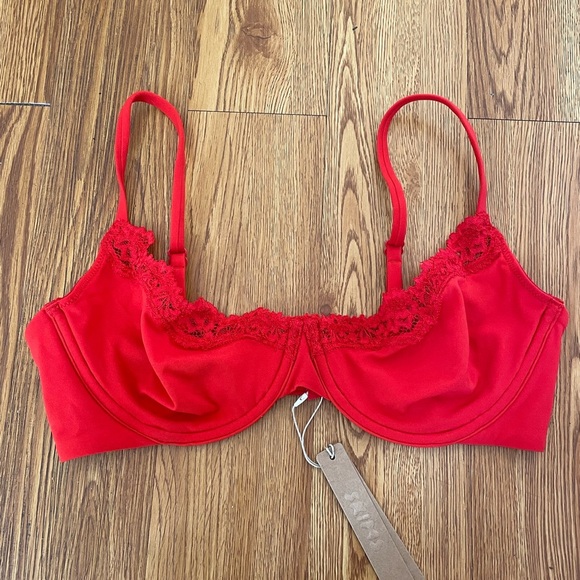 Skims fits everybody lace unlined Demi bra 
NWT - Picture 7 of 12